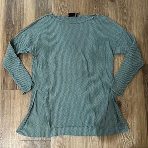 NWT - Women’s Urban Outfitters Ribbed Long
Sleeve Top (Teal /Medium)